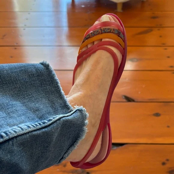 CROCS Women's Pink and Yellow Sandals 9 Rare Style - Picture 2 of 4